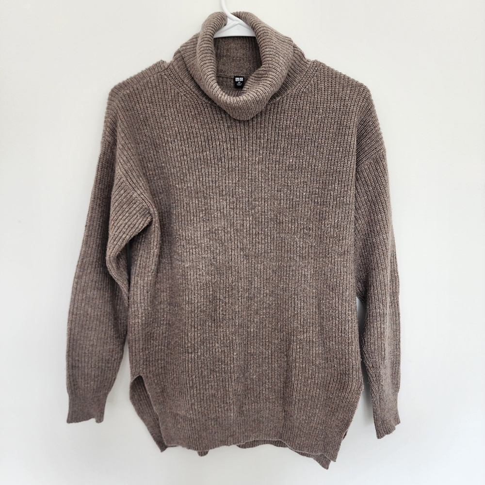 Uniqlo Wool Blend Tan Turtleneck Womens Sweater Size‎ XS Long Sleeve